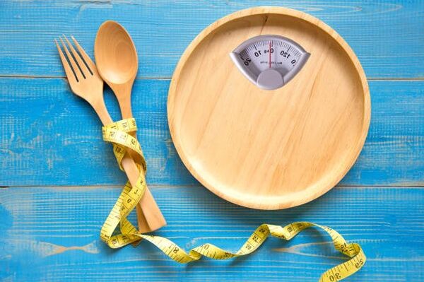 prázdný talíř a způsoby, jak zhubnout za měsíc