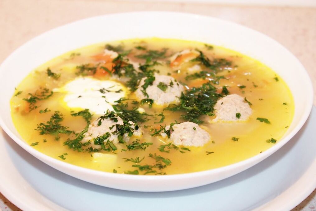 Karbanářská polévka je ideální pro fázi „střídání Dukanovy diety