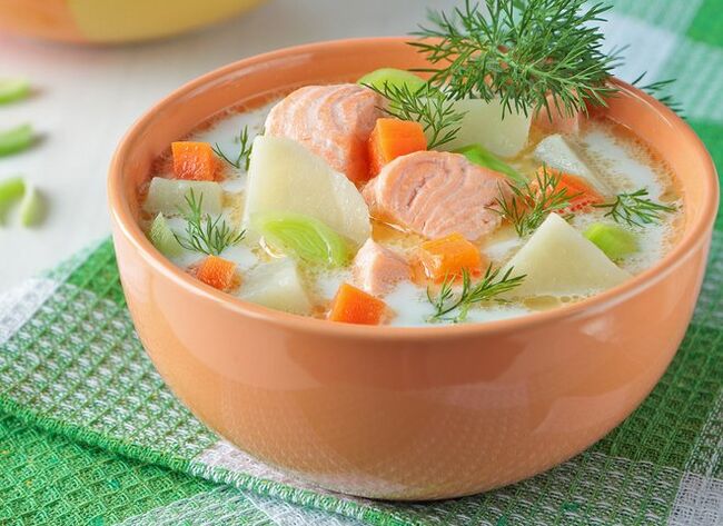 Norská lososová polévka pro hubnoucí na Dukanově dietě ve fázi „Střídání nebo „Fixace. 